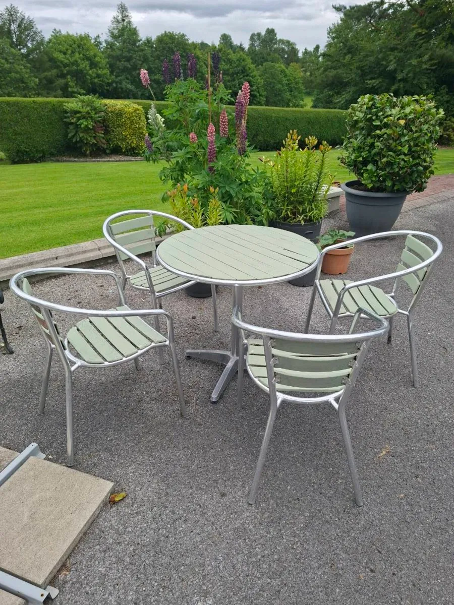 Outdoor table and chairs - Image 2