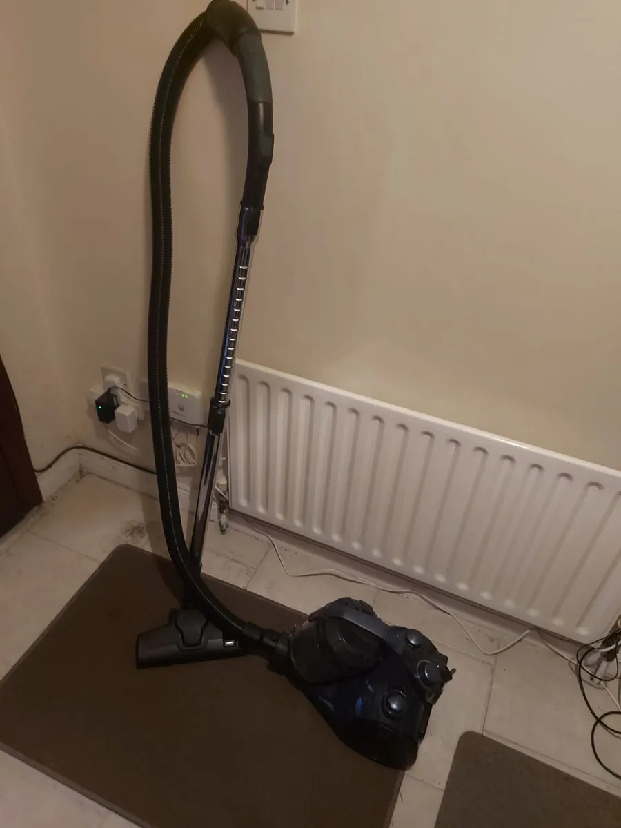 Silvercrest Cyclone Vacuum Cleaner, Model No. HG11 - Image 2