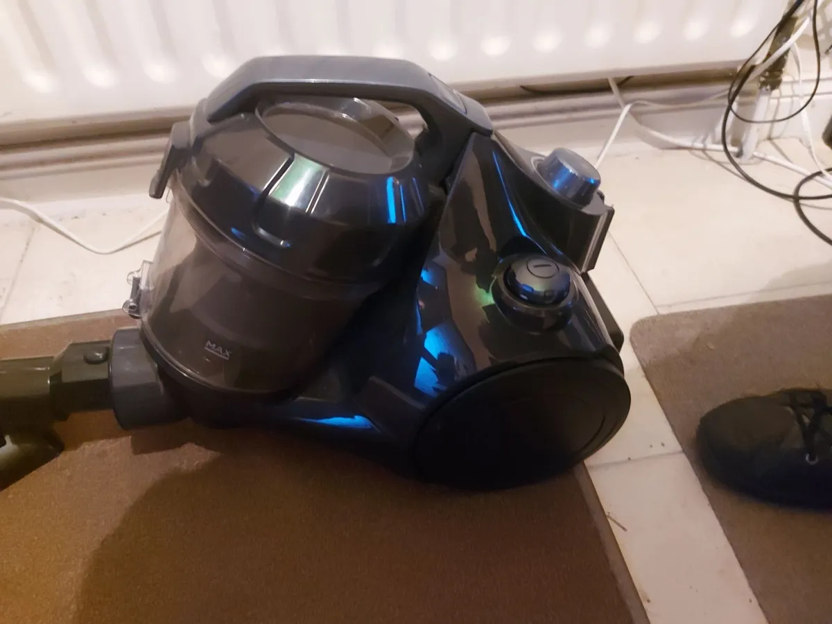 Silvercrest Cyclone Vacuum Cleaner, Model No. HG11 - Image 1