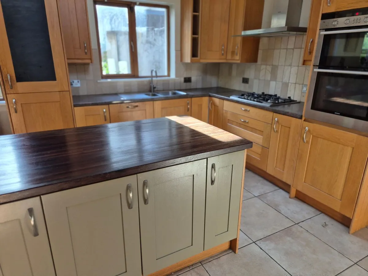 Kitchen - Oak doors with Panga Panga worktop - Image 3