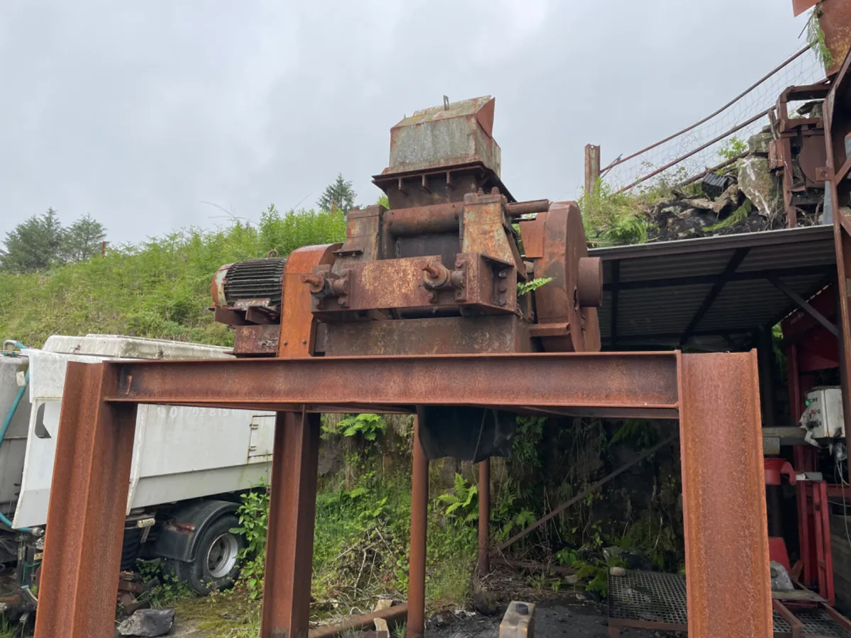 Coal/glass crusher with motor - Image 1