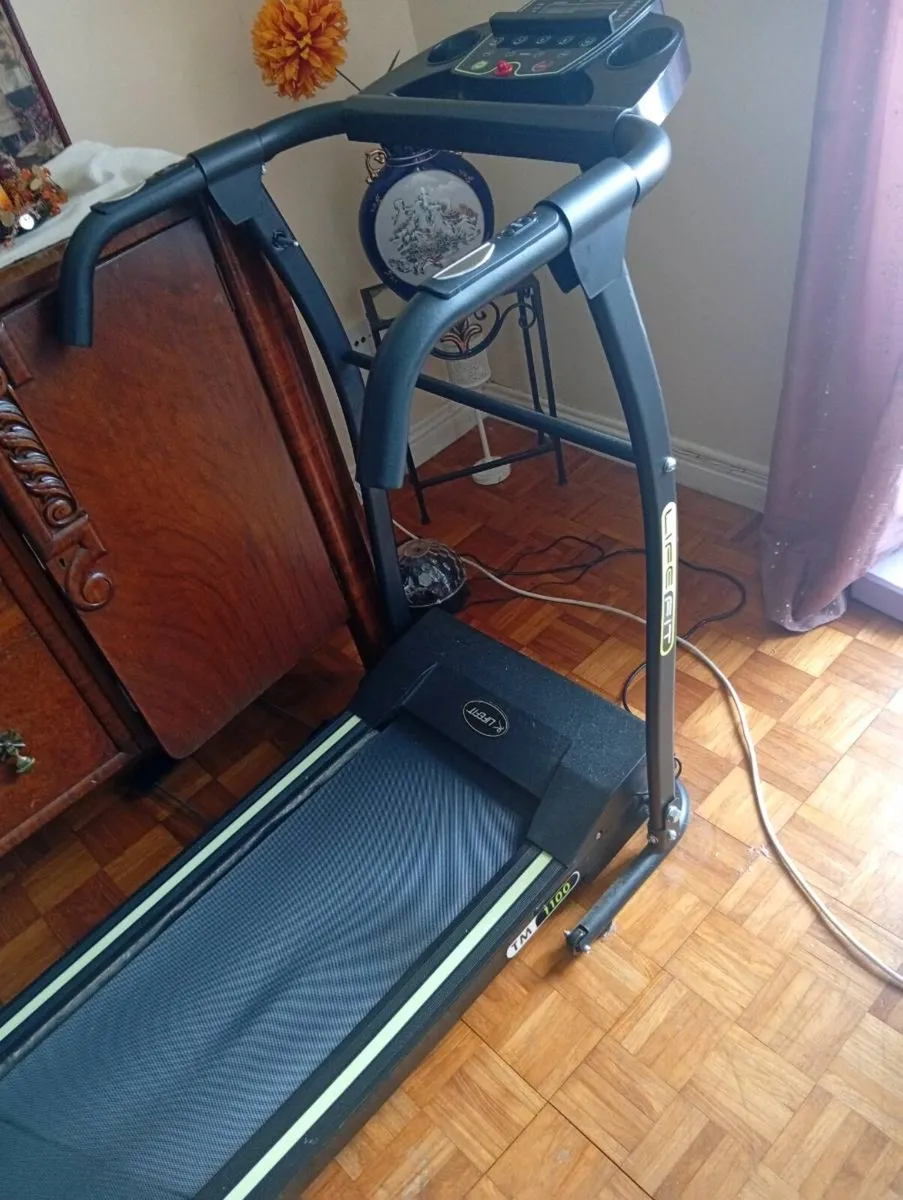Life fit pro. Treadmill - Image 1