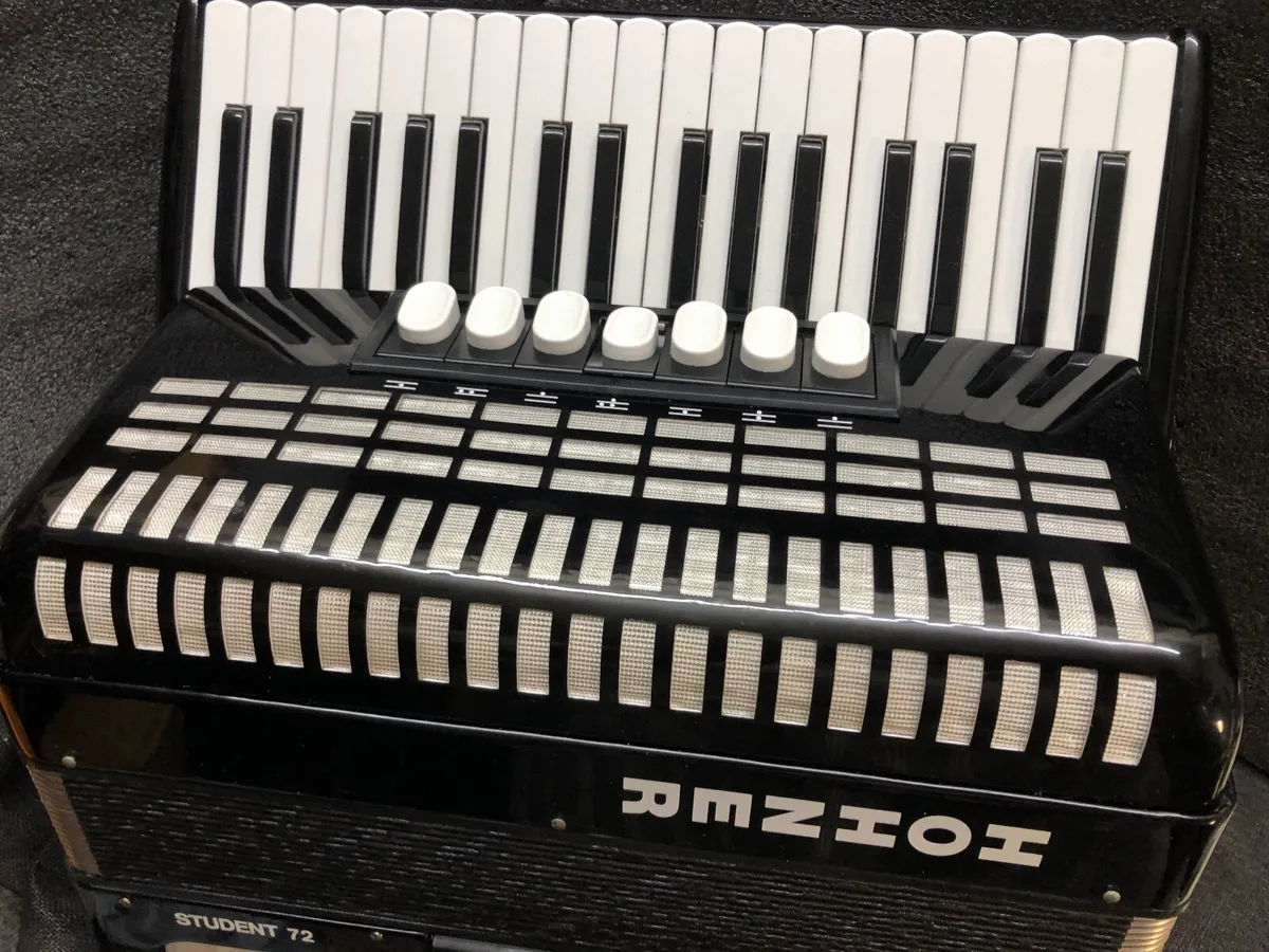 Accordion Hohner student In excellent condition - Image 1