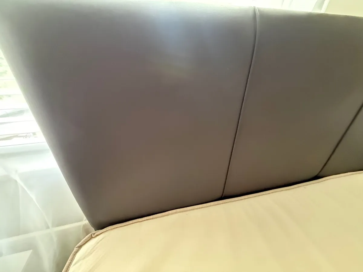 King size bed - Image 2
