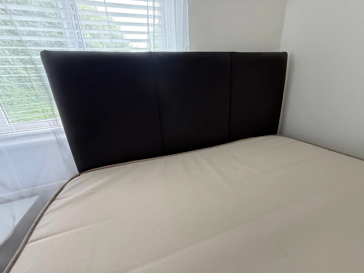 King size bed - Image 1