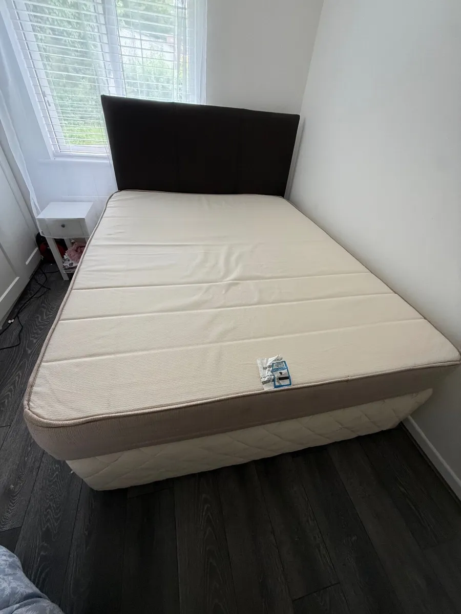 King size bed - Image 3