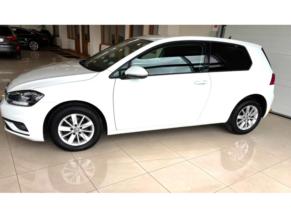 Volkswagen Golf 1.6 TRENDLINE TDI 90HP 3DR ONE OWN - Image 3