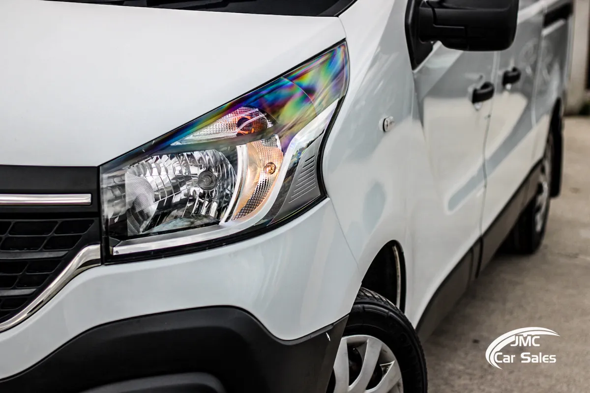 2021 RENAULT TRAFIC LWB - Image 2