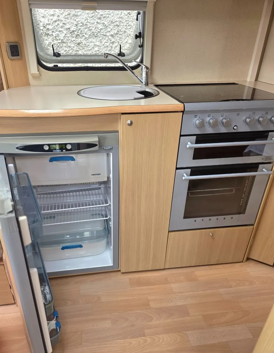 Abbey vogue fixed bed 4 berth caravan - Image 2