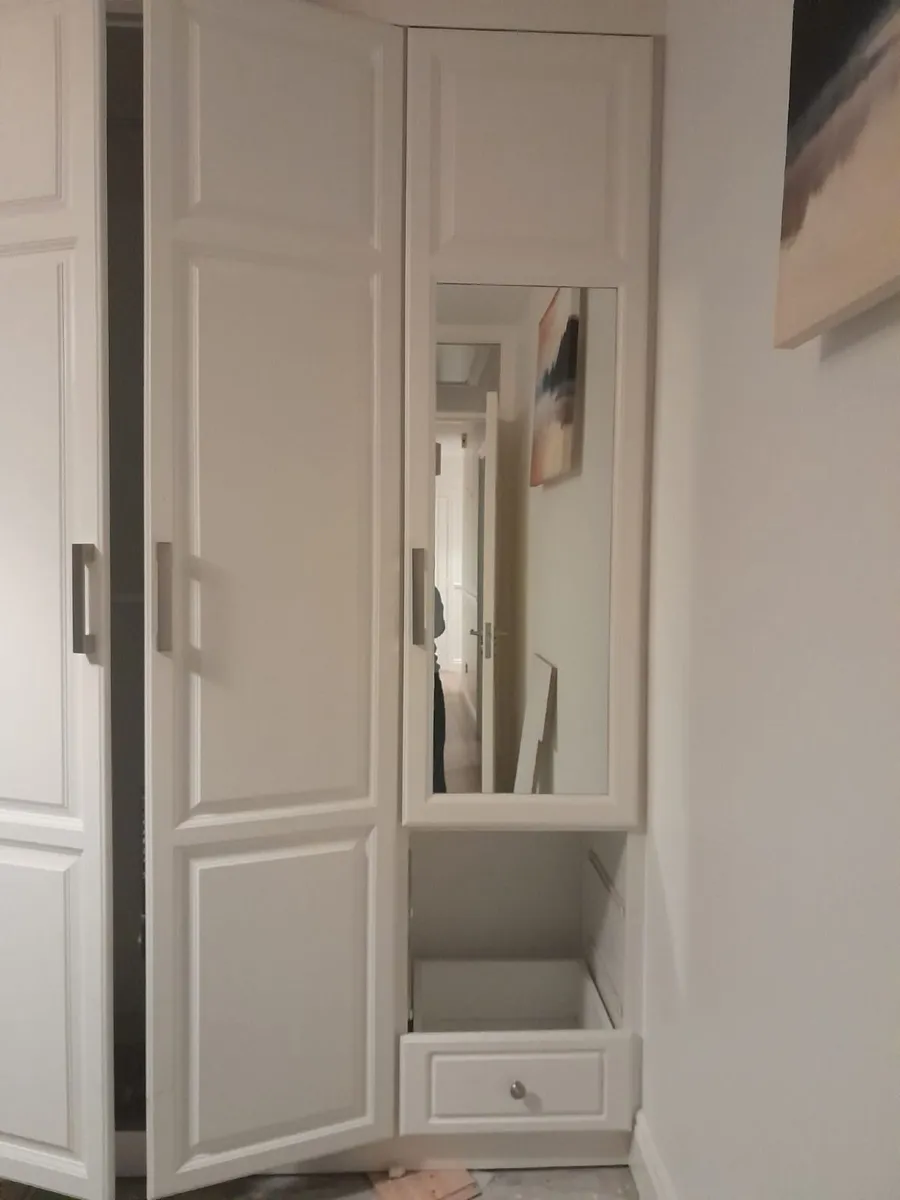 Wardrobe doors  and 2 lockers - Image 4