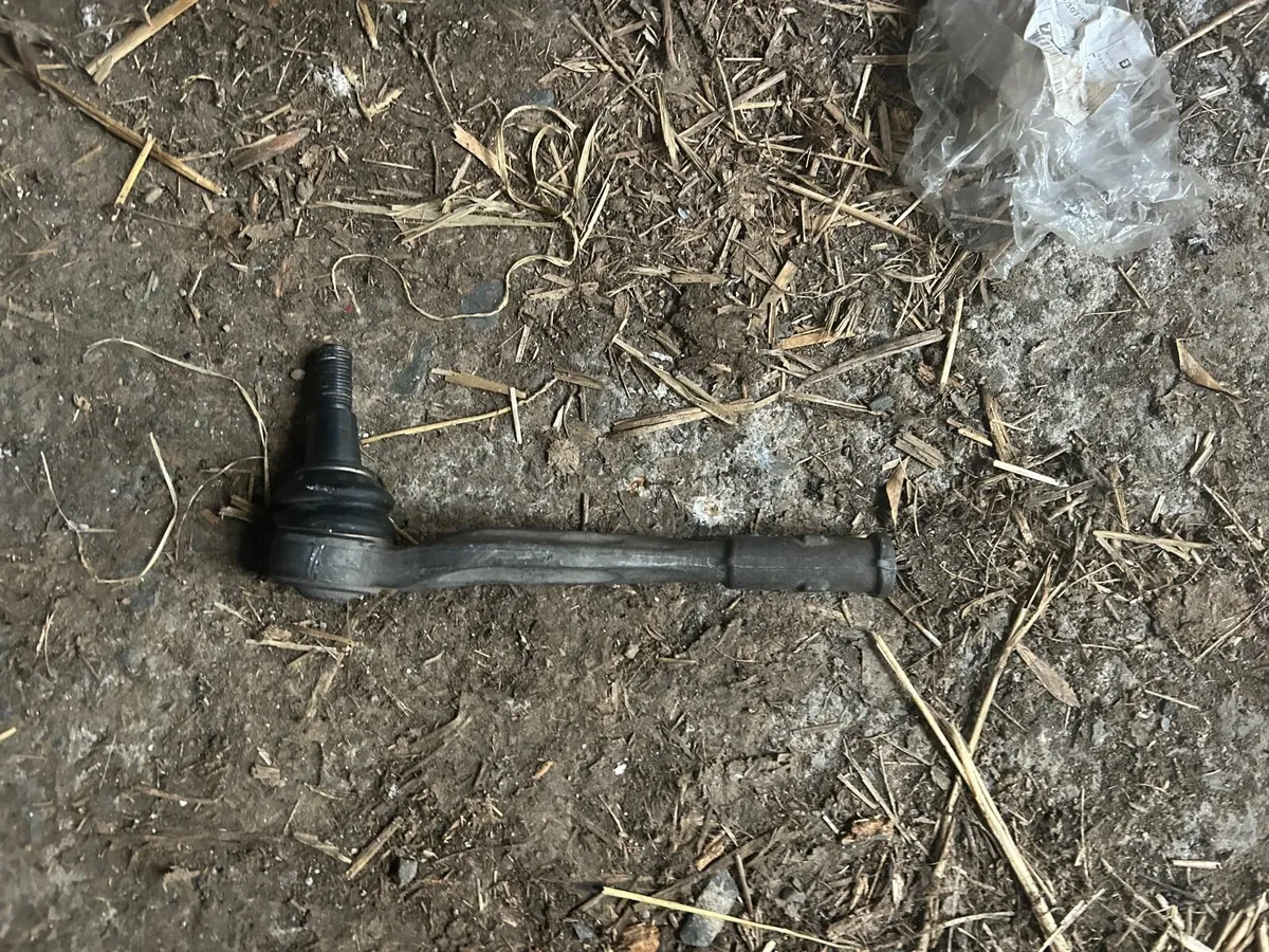 2019 Volkswagen Tourangan steering rack new - Image 2