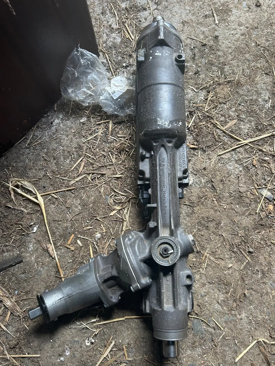 2019 Volkswagen Tourangan steering rack new - Image 1