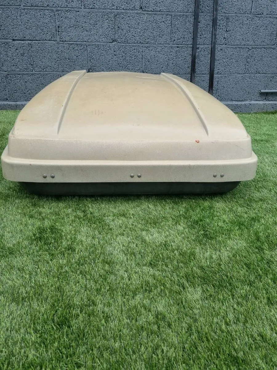 Roof box plus roof bars - Image 3