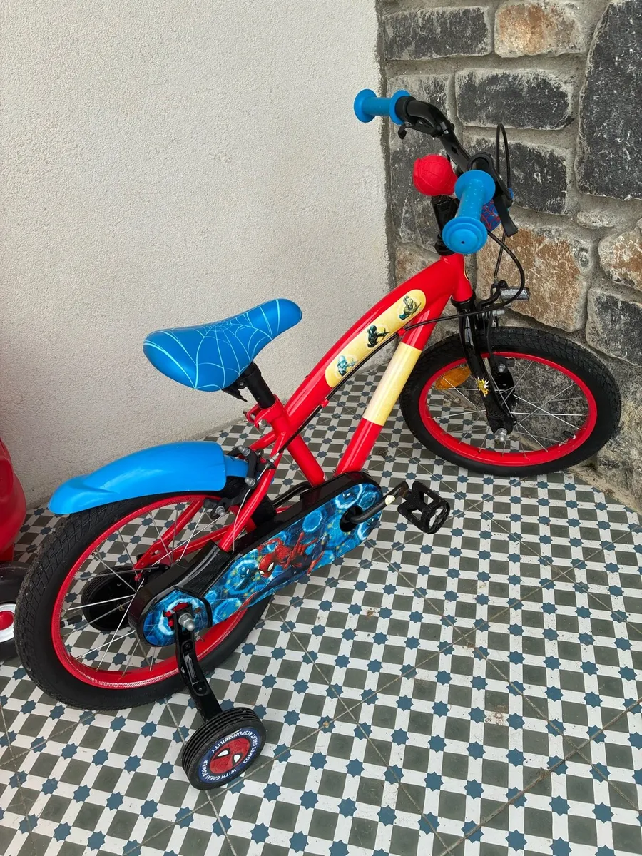 Spider-Man 16 inch boys bike - Image 1