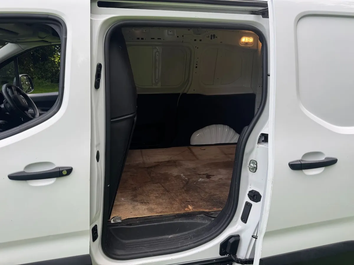 2022 Toyota Proace City 1.5 Diesel, 3 Seater - Image 3