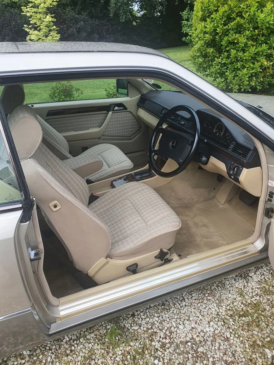 Mercedes-Benz (C124) 300CE 1990 - Image 3