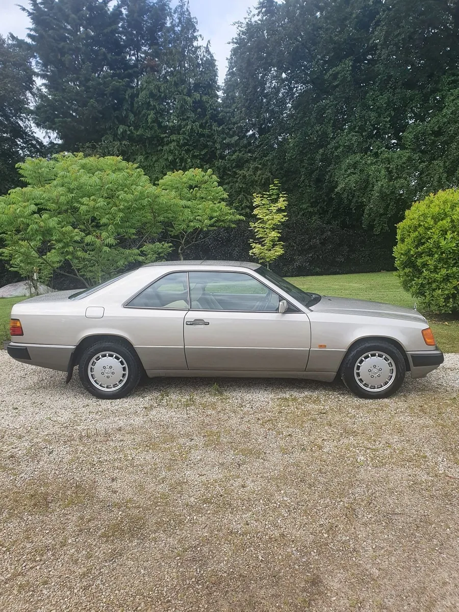 Mercedes-Benz (C124) 300CE 1990 - Image 1