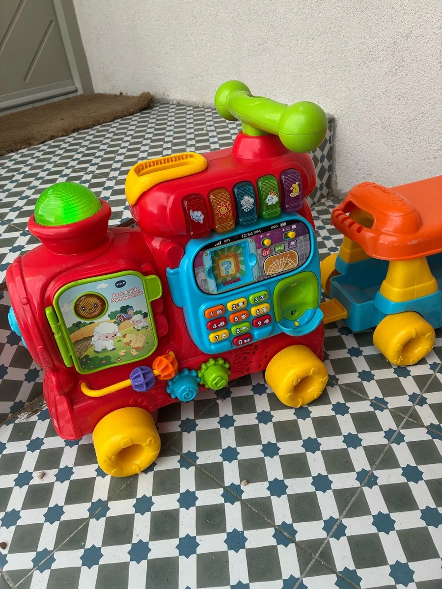 Vtech ride on train - Image 2