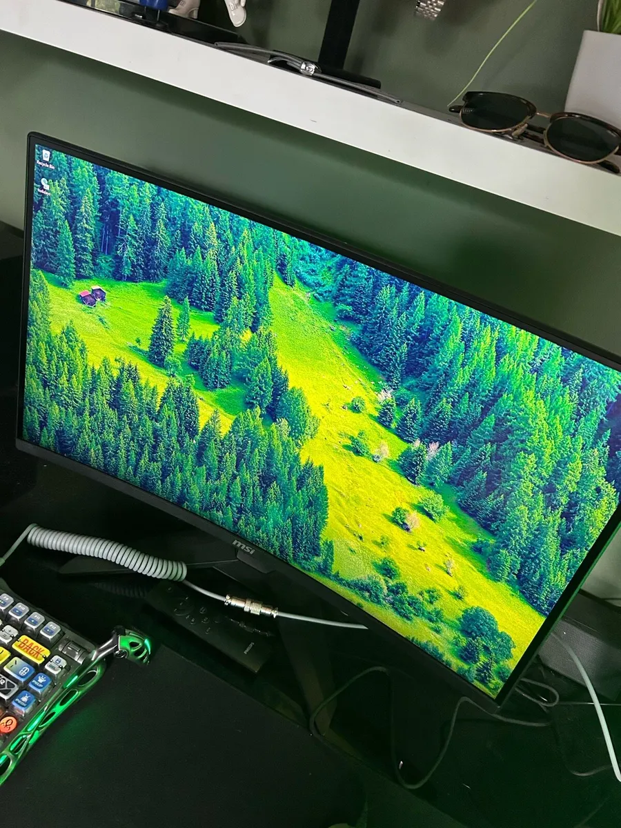 Msi 280hz curved monitor - Image 1