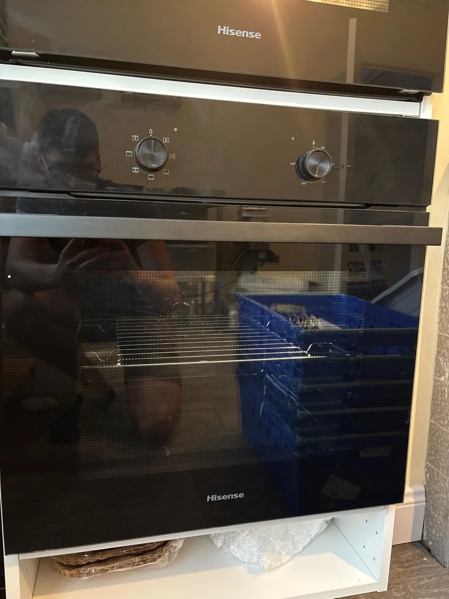 Hisense Built-In Electric Oven - Only 1 month Old