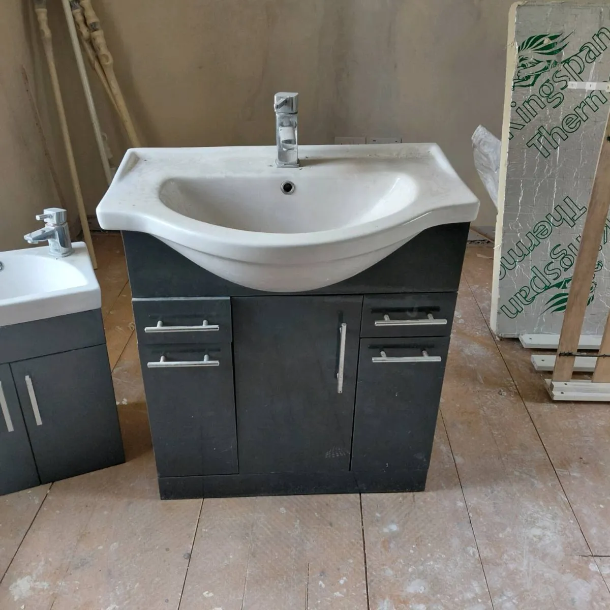 Bathroom units - Image 2