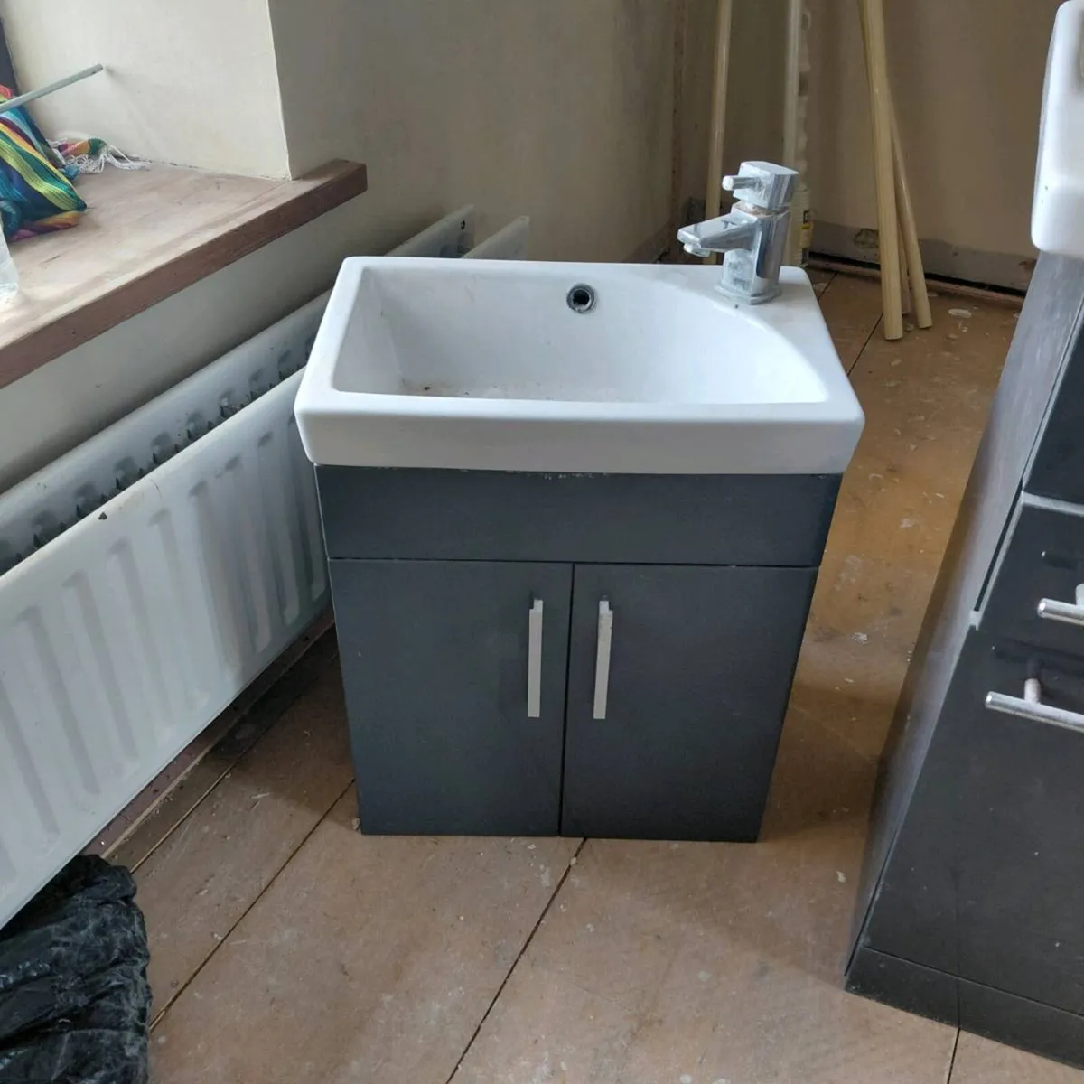 Bathroom units - Image 3