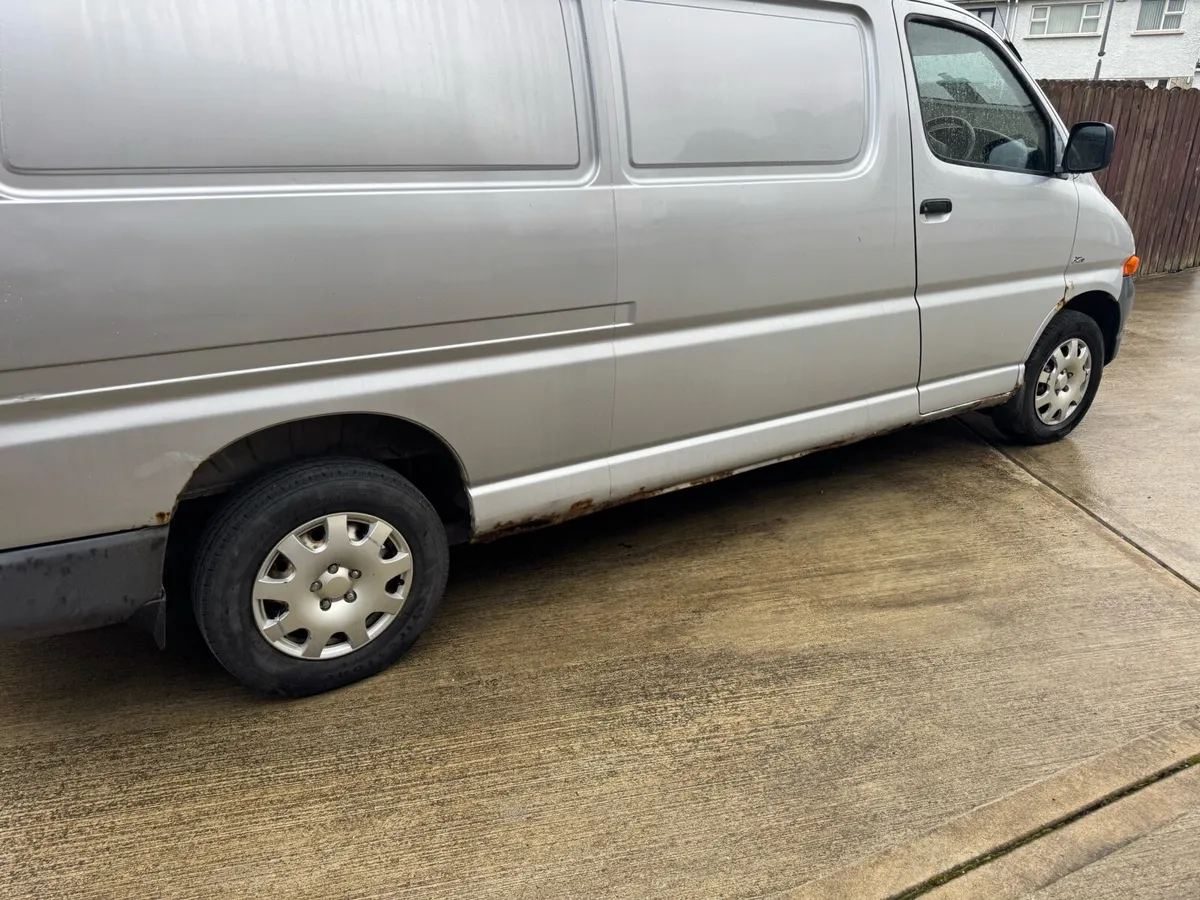 Toyota Hiace - Image 3