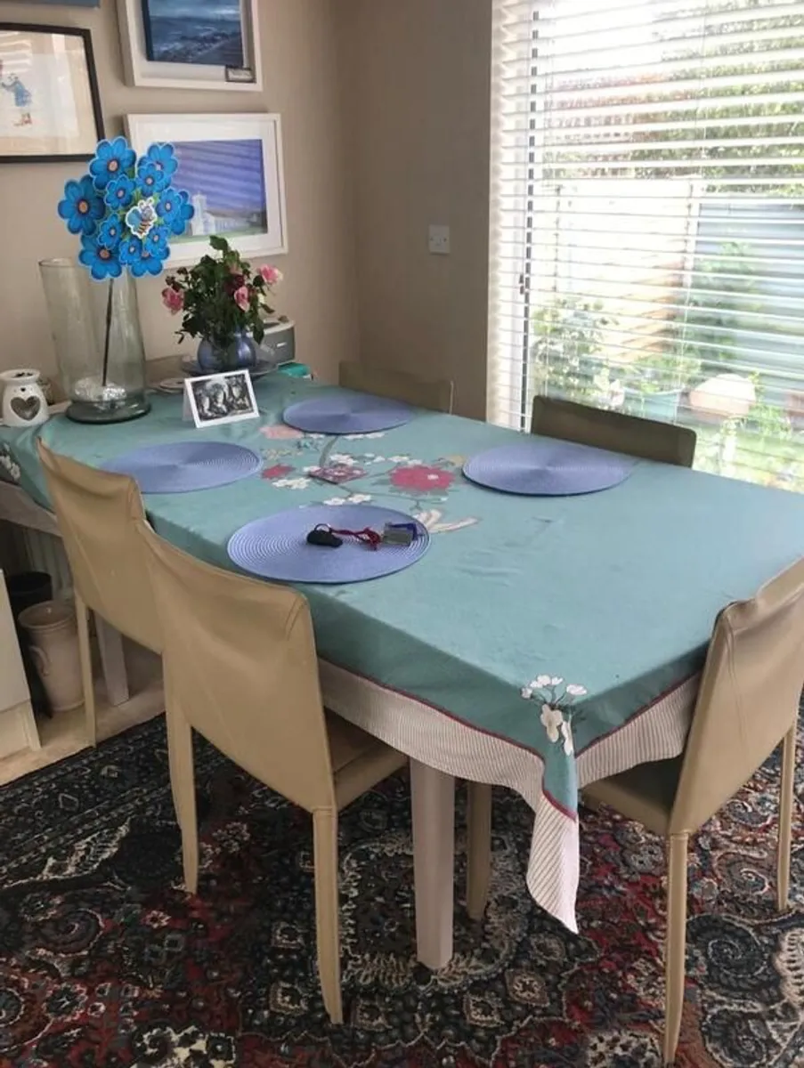 Kitchen table - Image 1