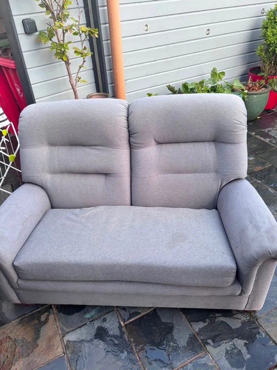 REDUCDED Sitting room  2 seater couch+ 2 arm chairs - Image 1
