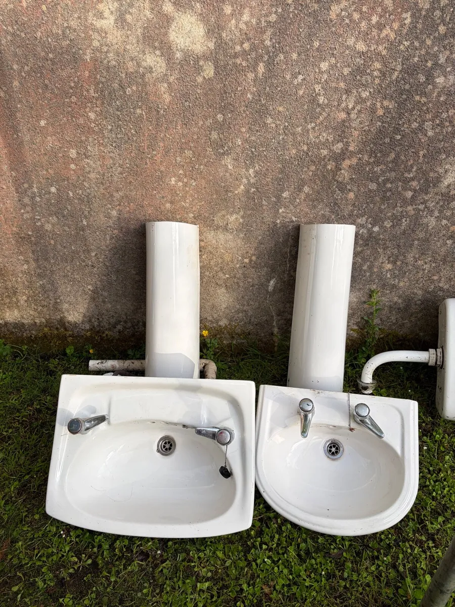 Toilet & sinks - Image 2