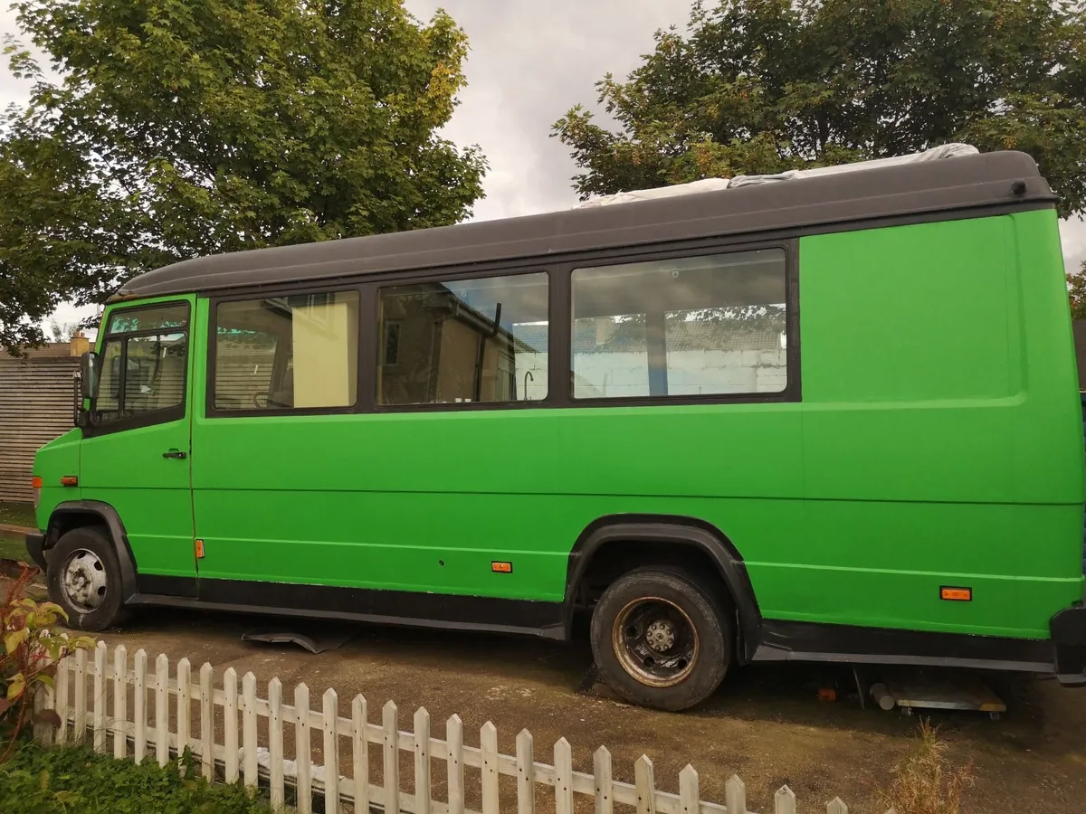 Campervan Mercedes Vario 814 - Image 2