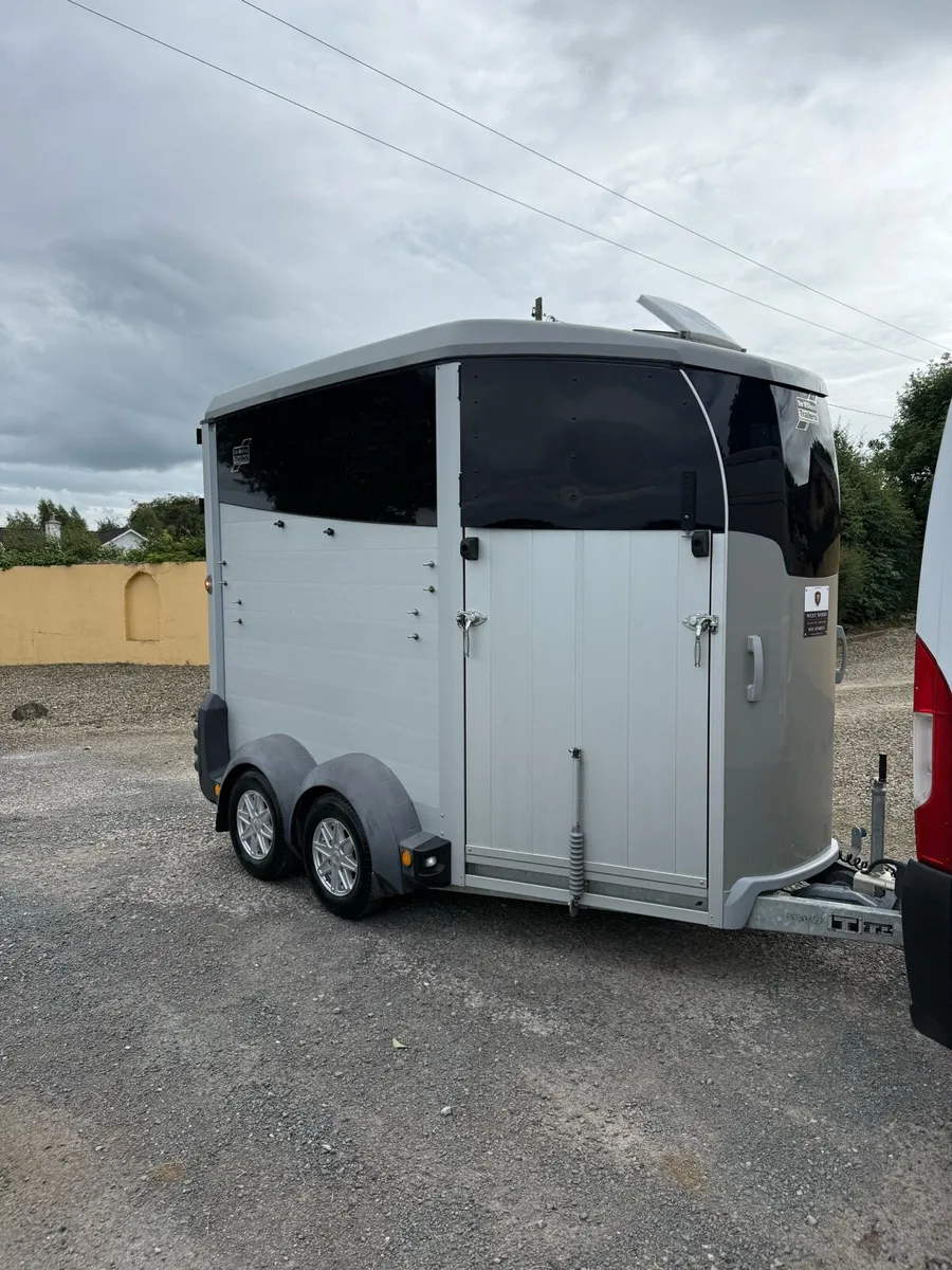 Ifor William 506 horse box - Image 1
