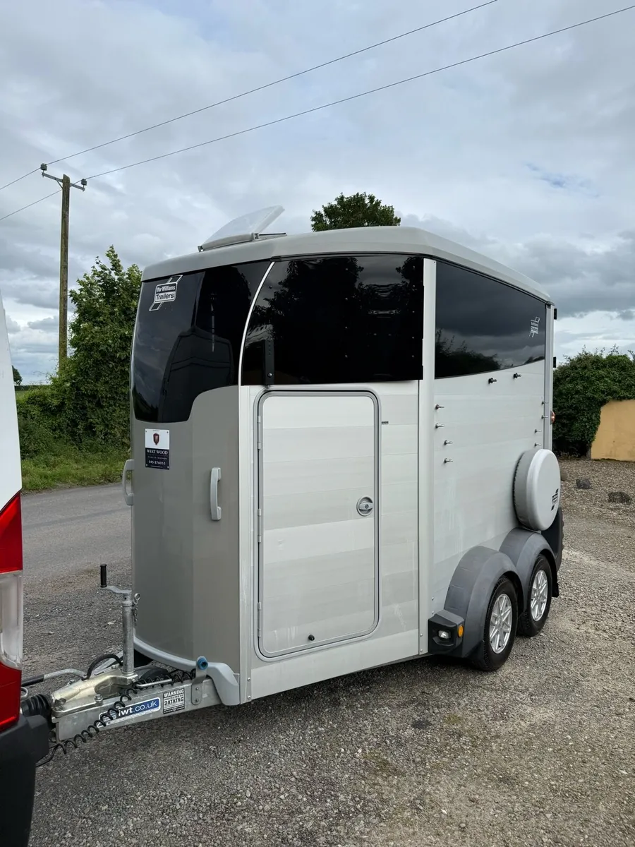 Ifor William 506 horse box - Image 2
