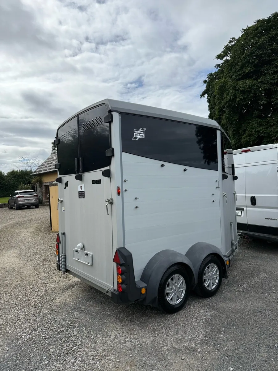 Ifor William 506 horse box - Image 4