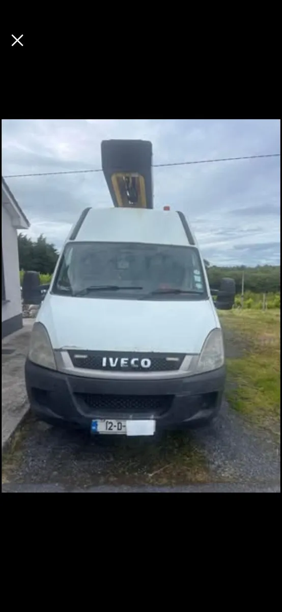 Cherry picker on van - Image 4