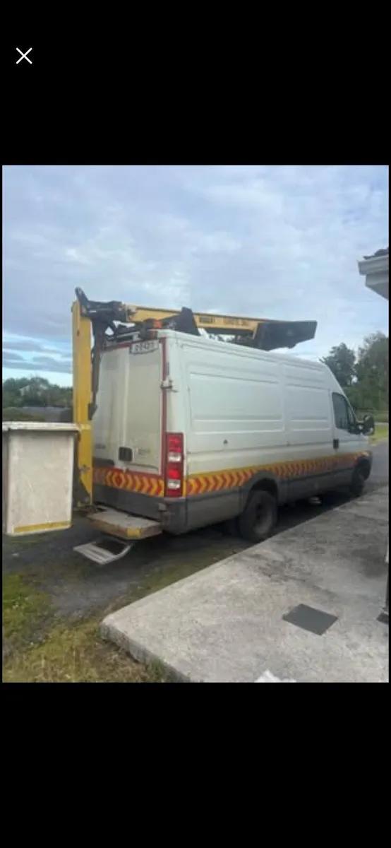 Cherry picker on van - Image 2