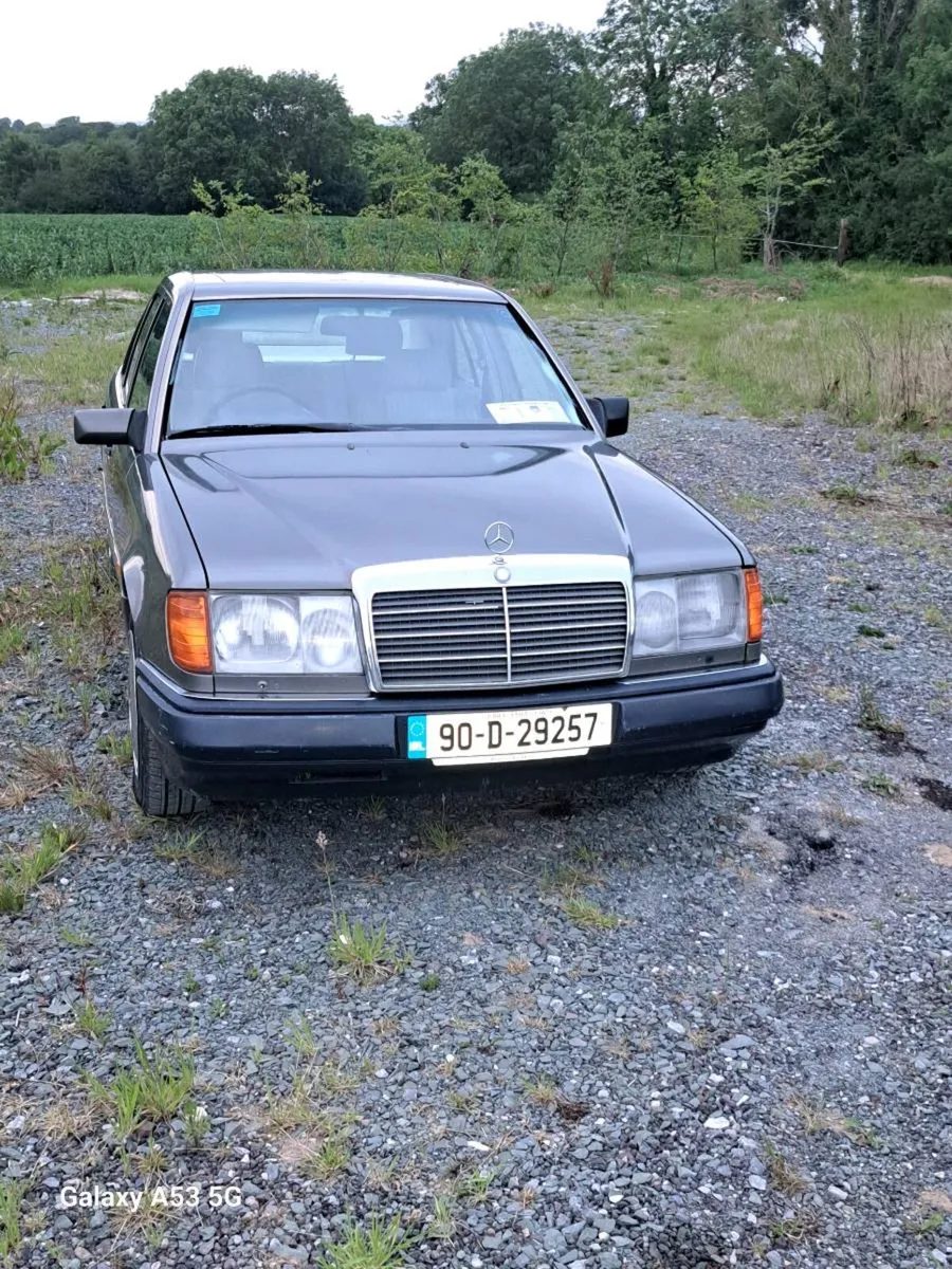 Mercedes W 124  2.3 petrol auto. - Image 1