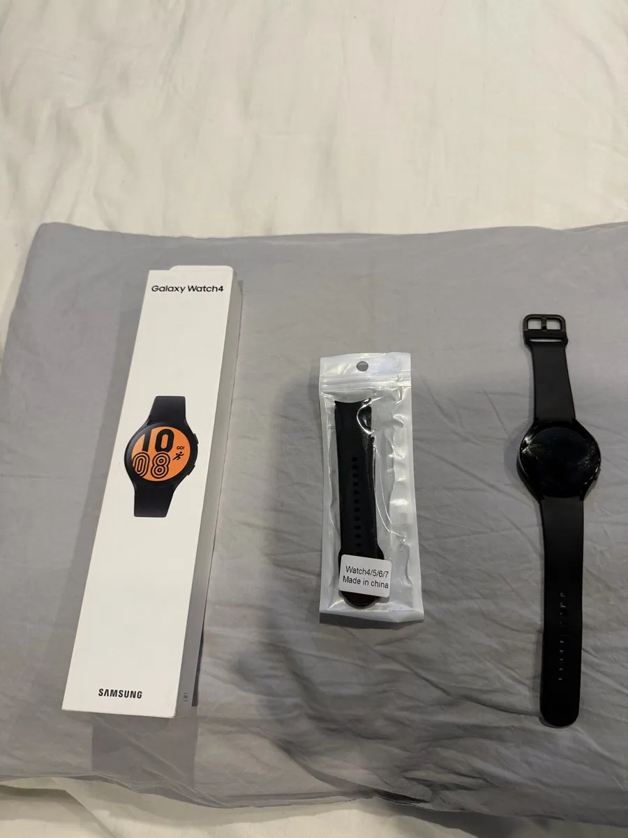 Samsung Galaxy Watch 4 - Image 3
