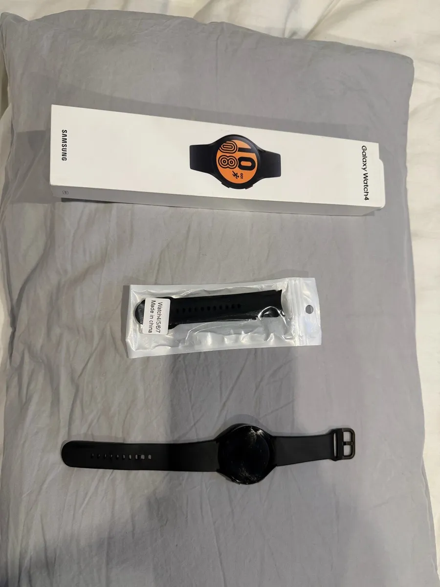 Samsung Galaxy Watch 4 - Image 2