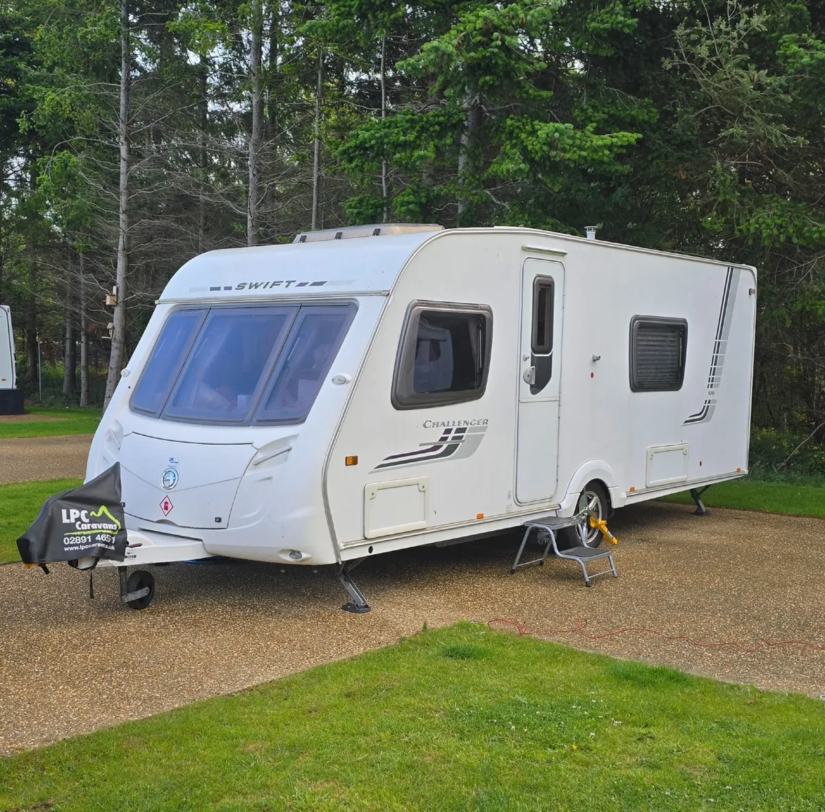 Swift Challenger touring caravan  570 ,2009. - Image 3