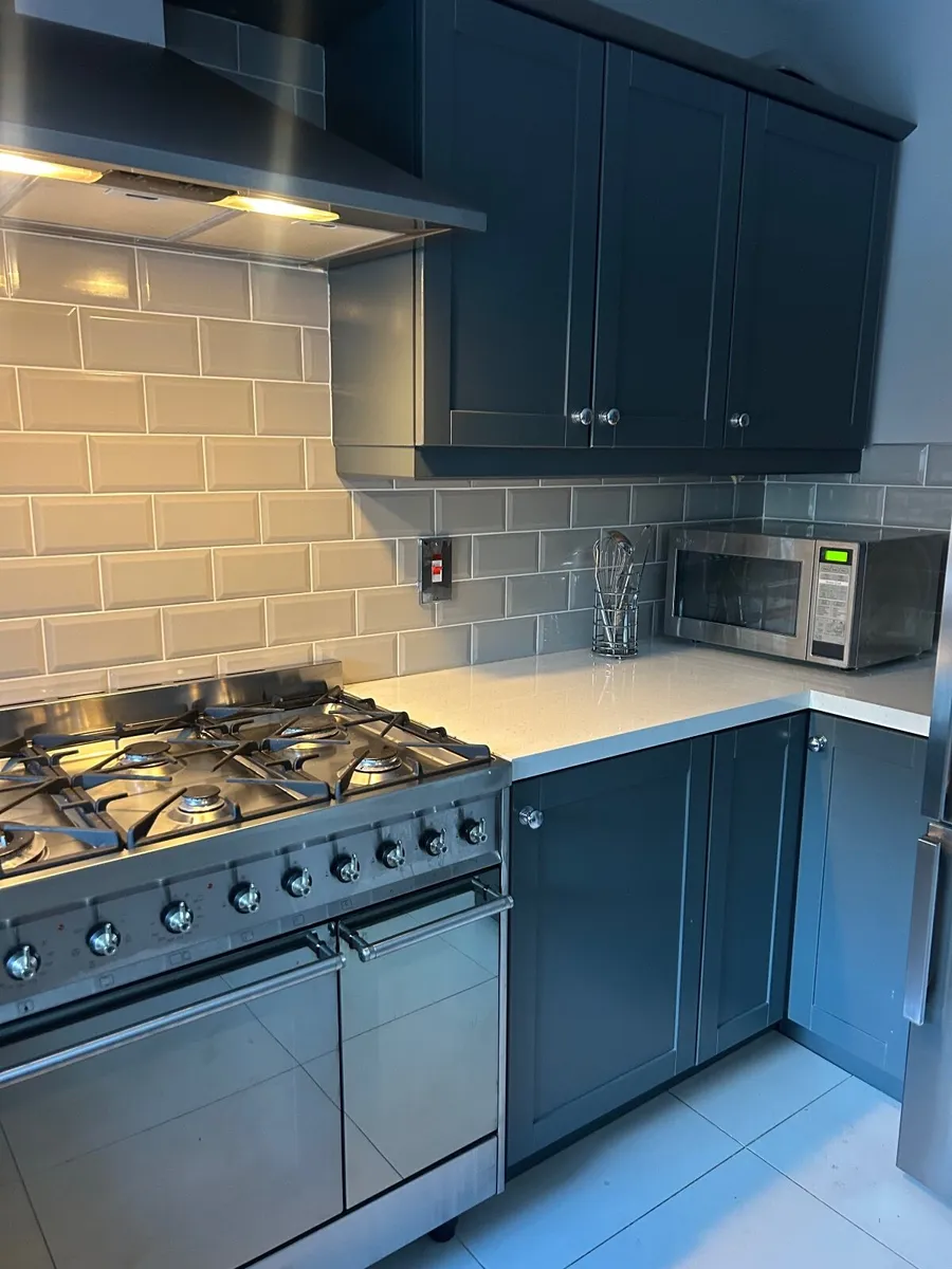 Kitchen and smeg oven - Image 3