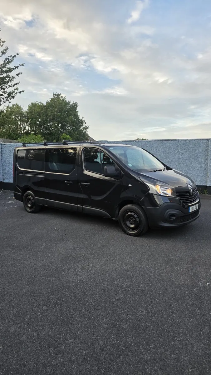 2017 Renault traffic crew cab - Image 1
