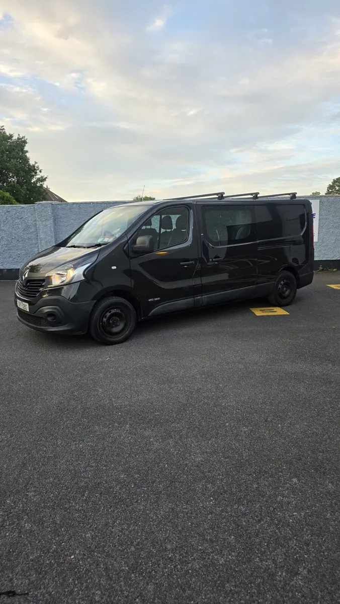2017 Renault traffic crew cab - Image 2