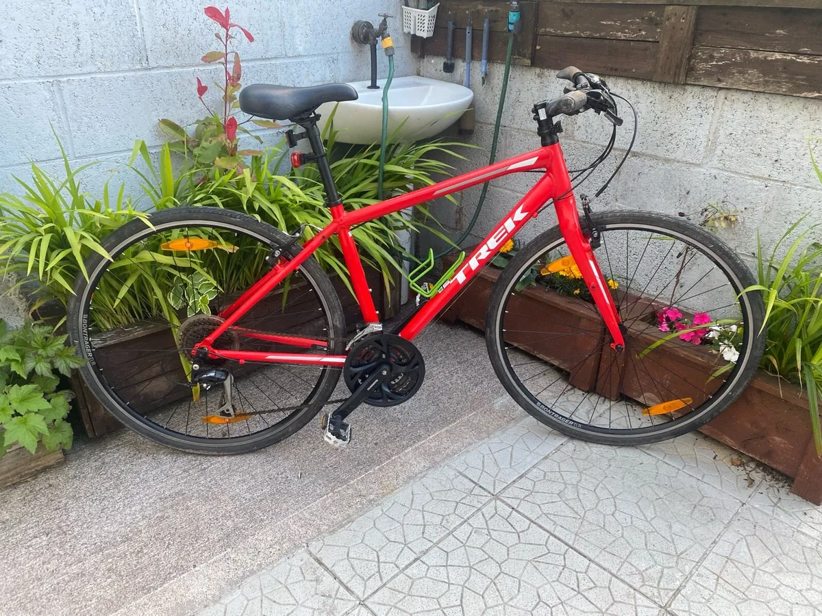 Trek FX3 28 inch wheels 27 speed 17.5 inch - Image 1