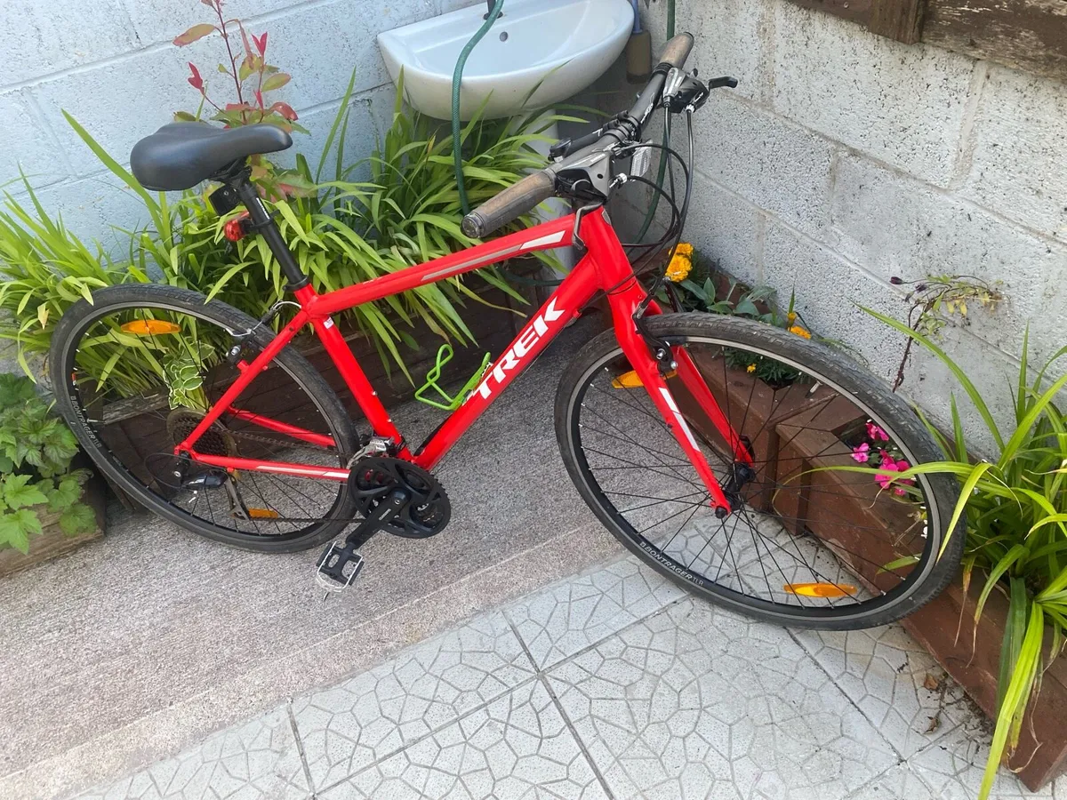 Trek FX3 28 inch wheels 27 speed 17.5 inch - Image 2