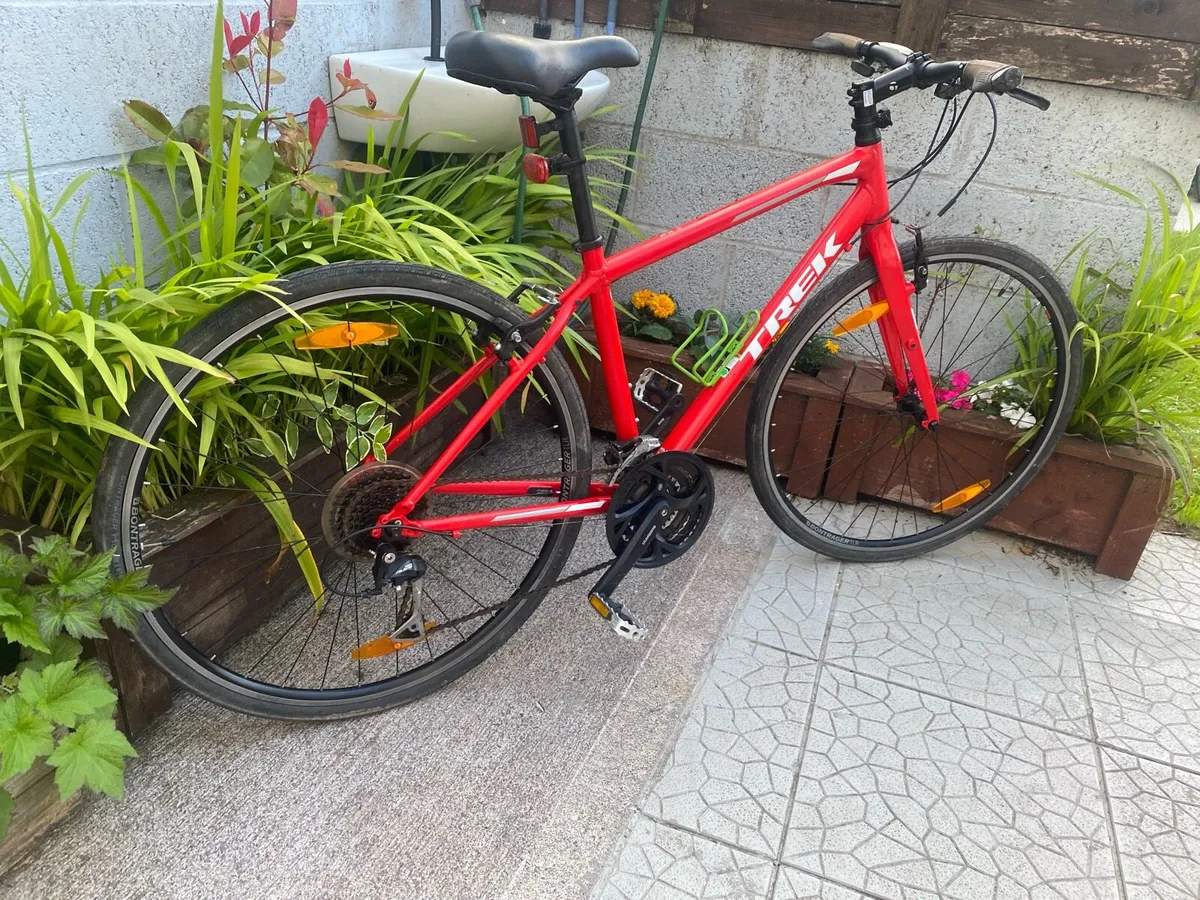 Trek FX3 28 inch wheels 27 speed 17.5 inch - Image 3