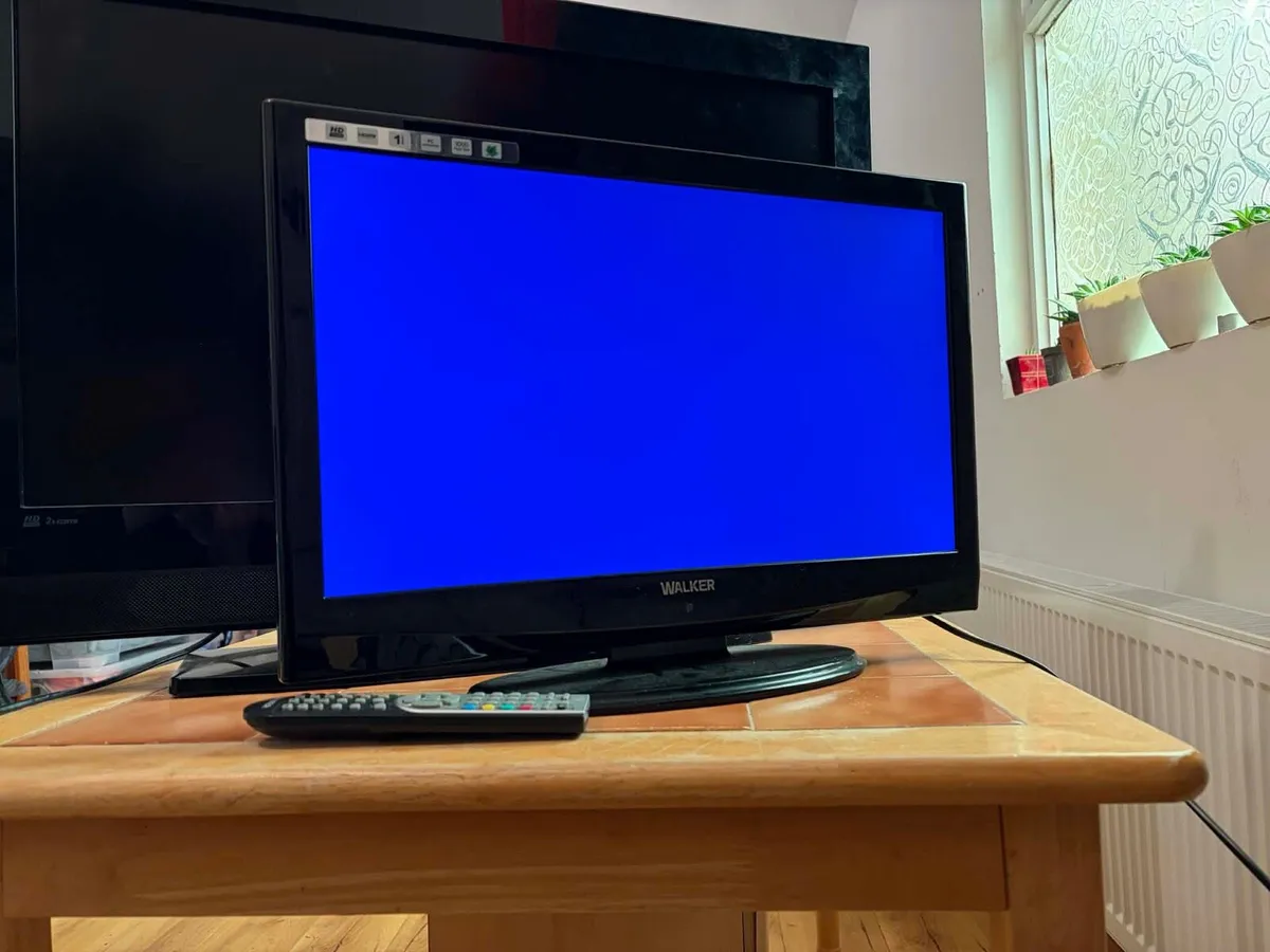 walker small tv - Image 1