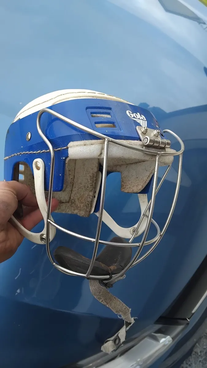 Hurling helmet - Image 1