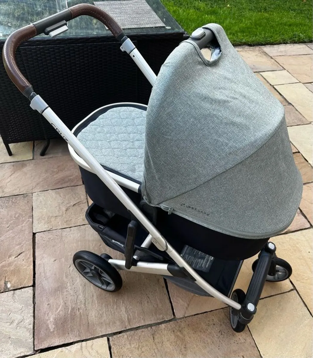 Uppababy Cruz V2 with Bassinet and Accessories - Sage Green and Cream - Image 4