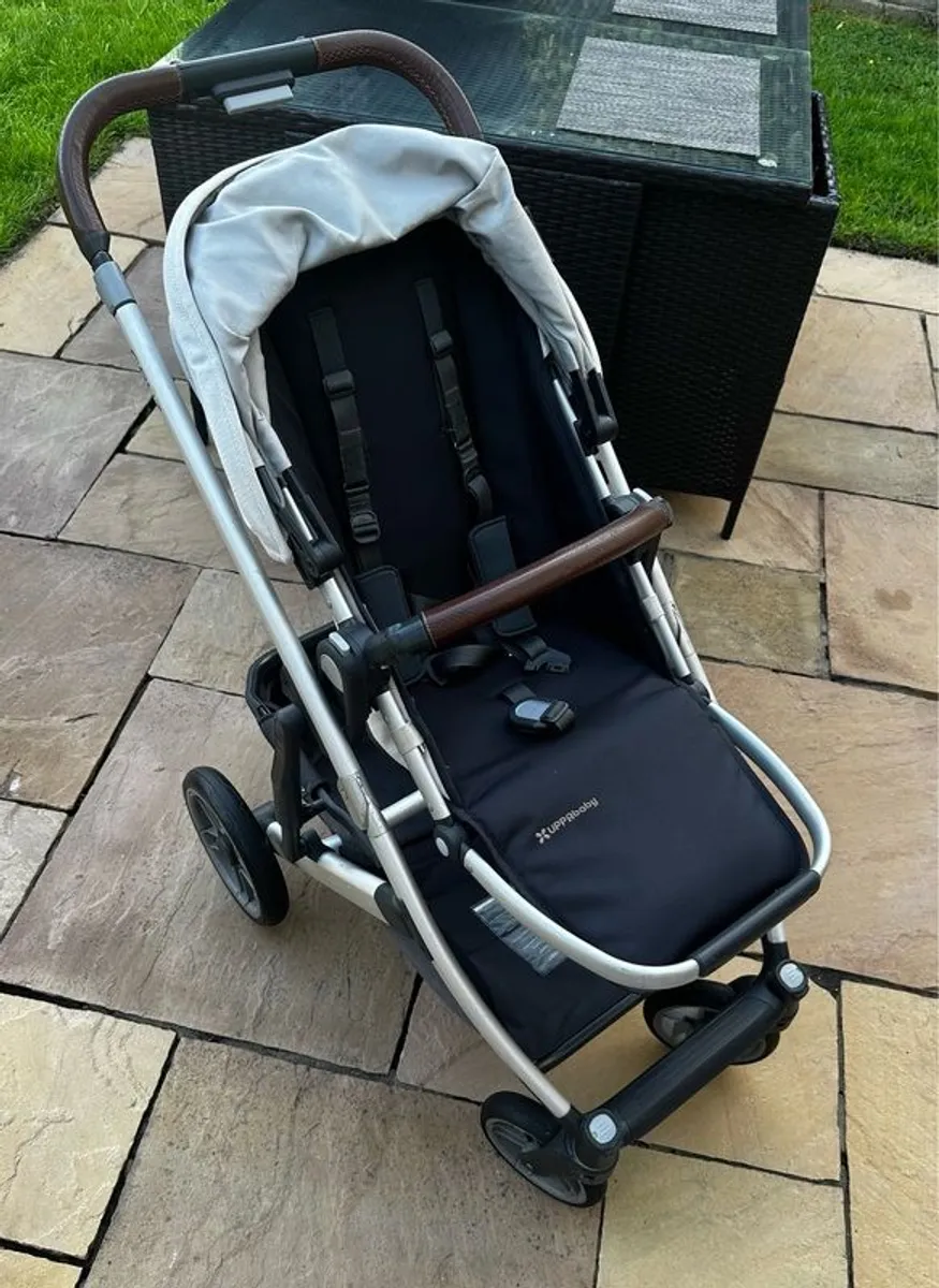 Uppababy Cruz V2 with Bassinet and Accessories - Sage Green and Cream - Image 3